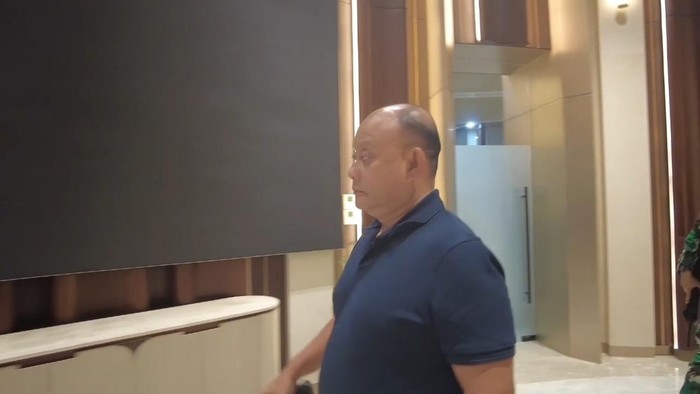 Momen Kejagung Jemput Paksa Eks Kepala BGN Dadan Hindayana Cs dalam Kasus Dugaan Korupsi MBG
