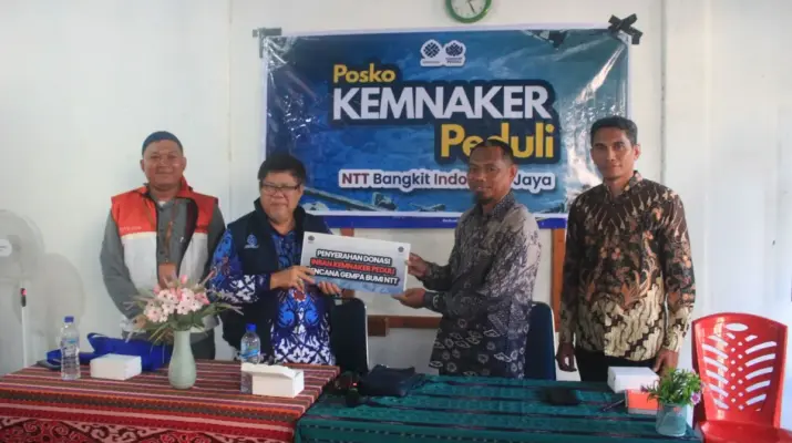 Kemnaker Salurkan Bantuan untuk Warga Terdampak Gempa di Flores NTT